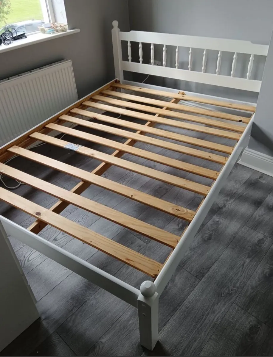 Very Sturdy White 4Ft 6” Double Pine Wooden Bed