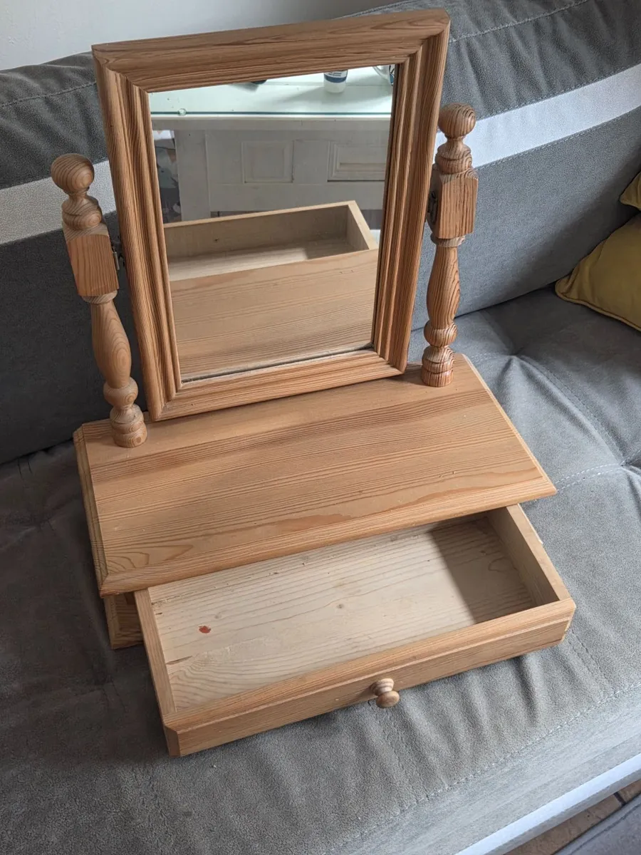 Pine dressing table with mirror
