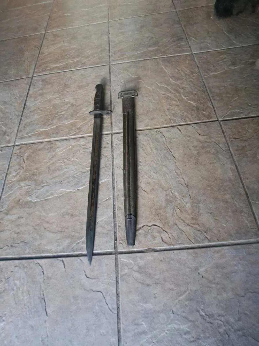 Baynet 1917 W sword with original Holder - Image 1