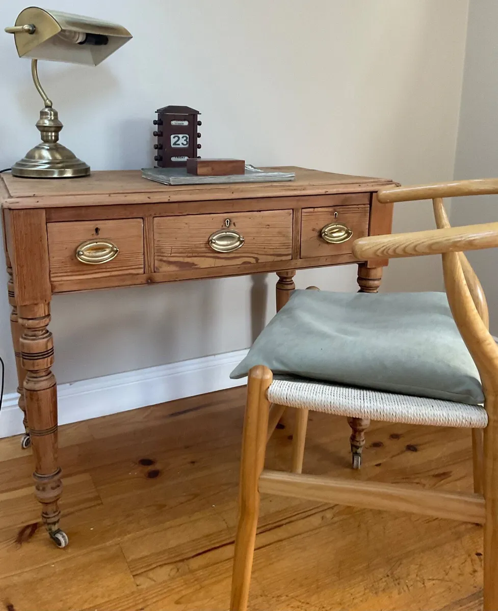 Antique refurbished pitch pine desk - Image 1