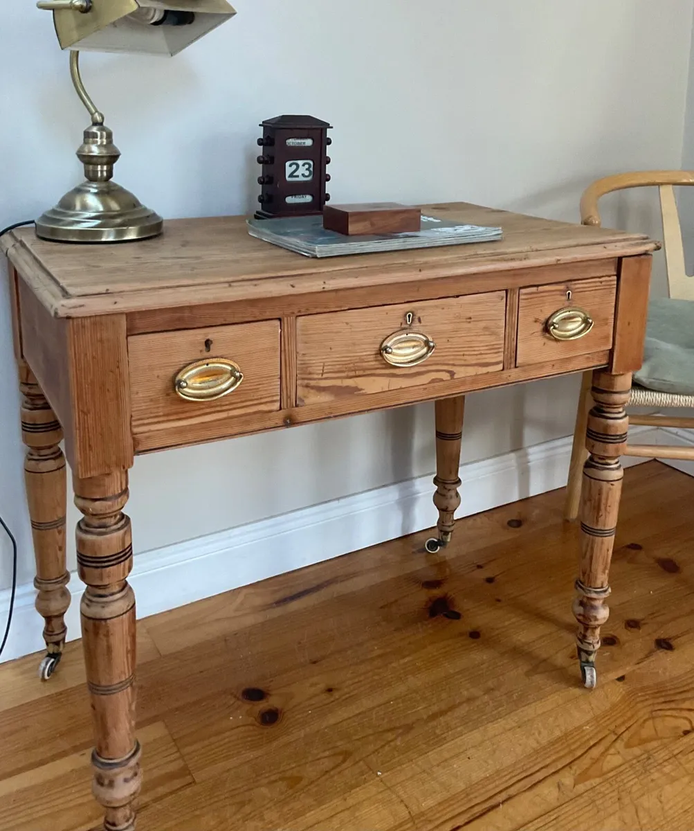 Antique refurbished pitch pine desk - Image 3