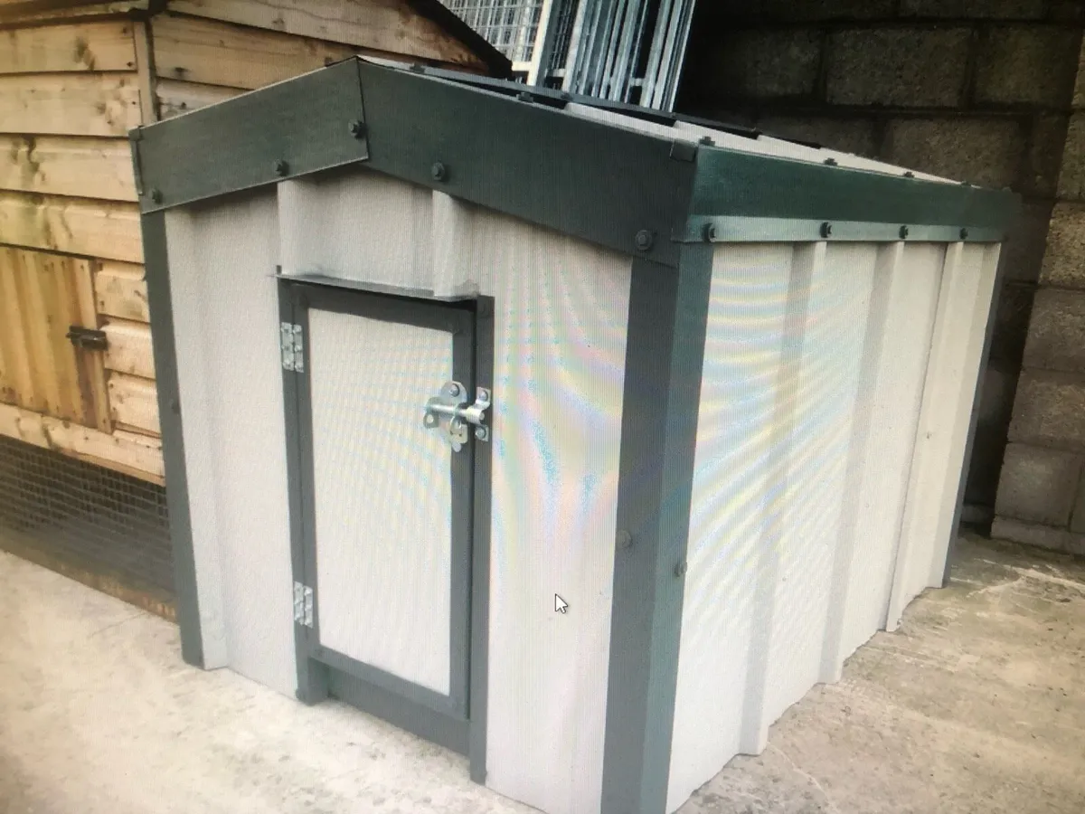 Insulated steel dog house - Image 4