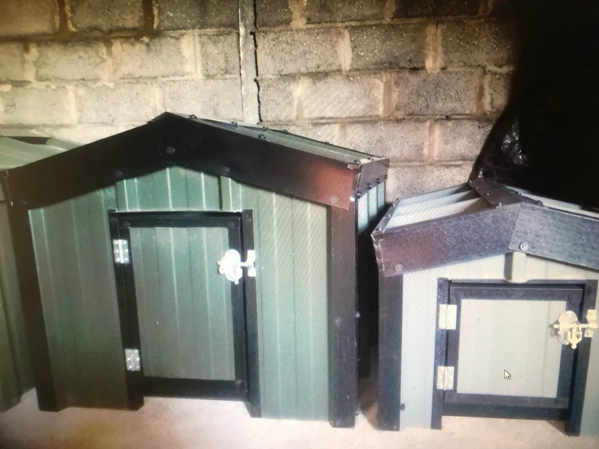 Insulated steel dog house - Image 3