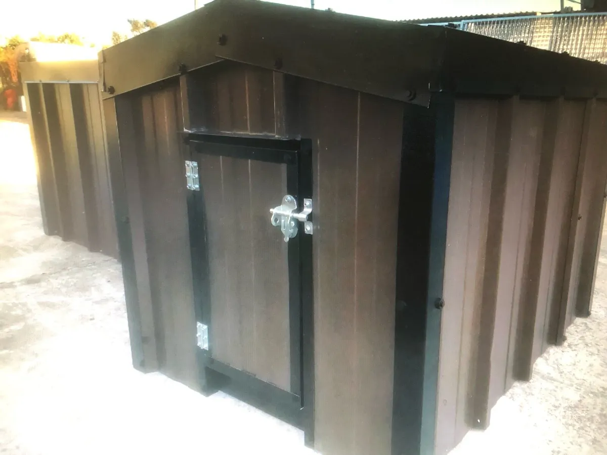 Insulated steel dog house - Image 4