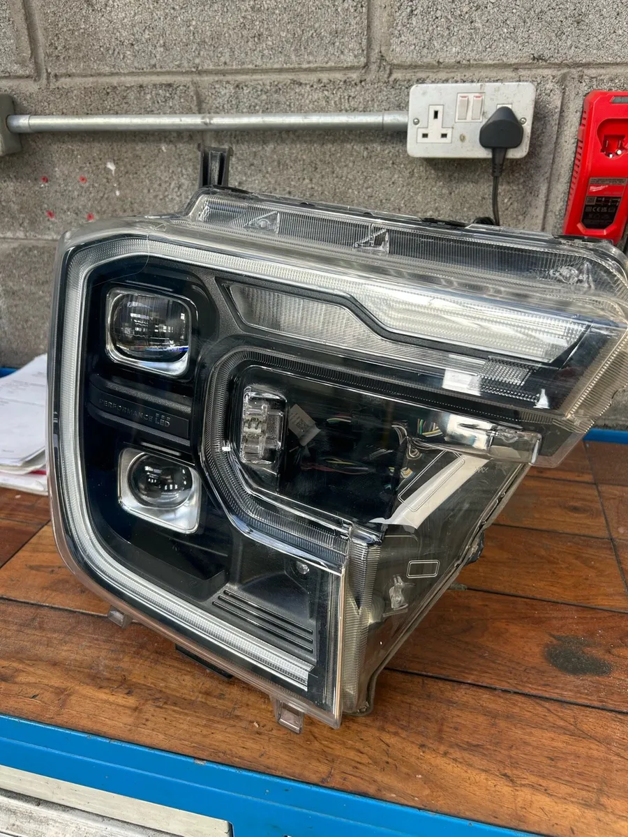 2025 ford raptor led headlight rhs - Image 2