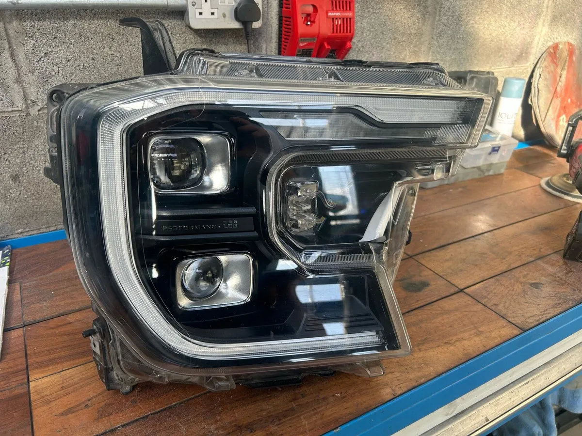 2025 ford raptor led headlight rhs - Image 3