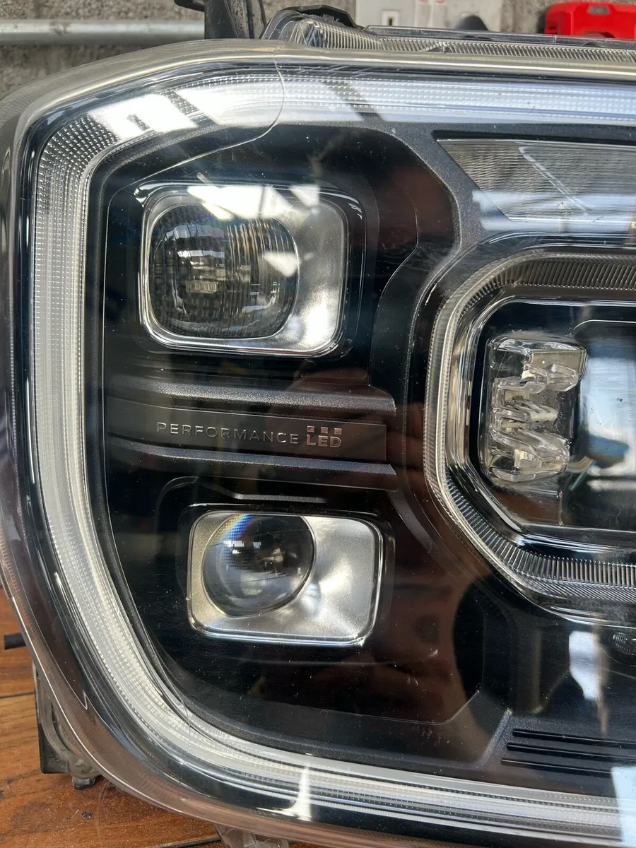 2025 ford raptor led headlight rhs - Image 4
