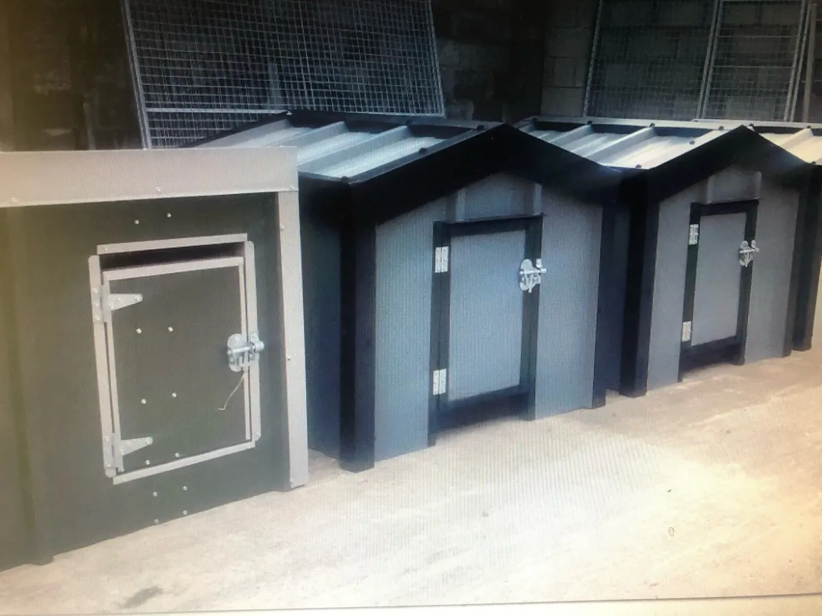 Insulated steel dog house - Image 1