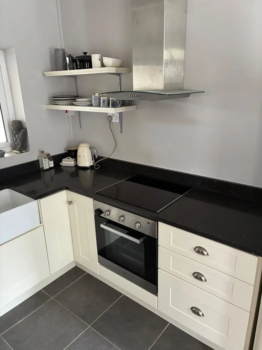L shape Kitchen - Image 3
