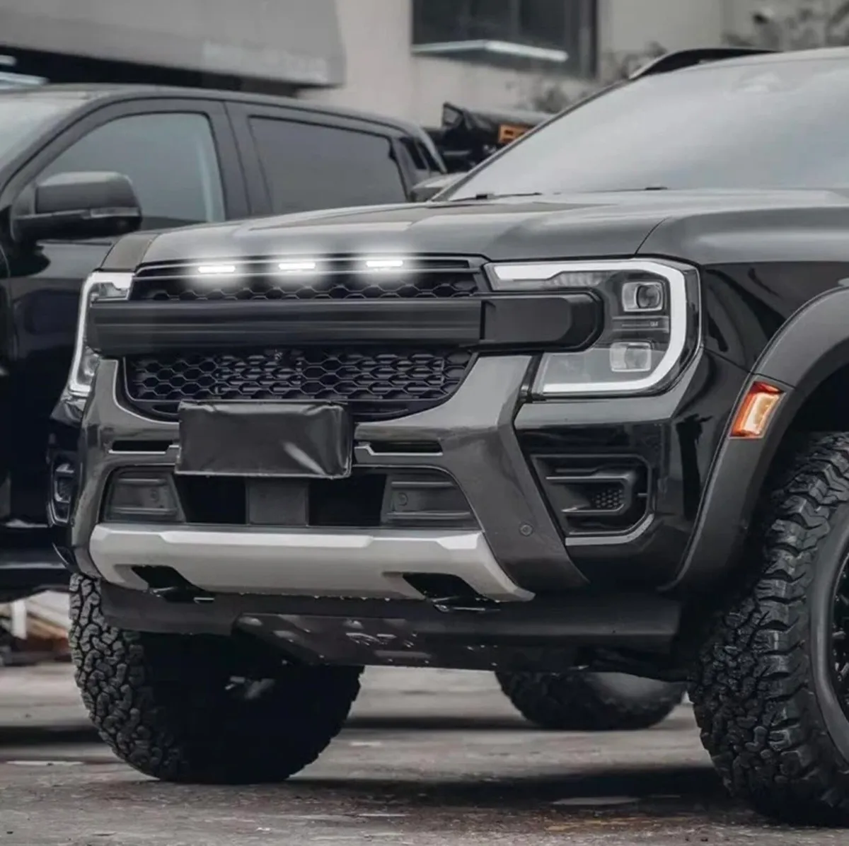 2025 ford raptor led headlight rhs - Image 1