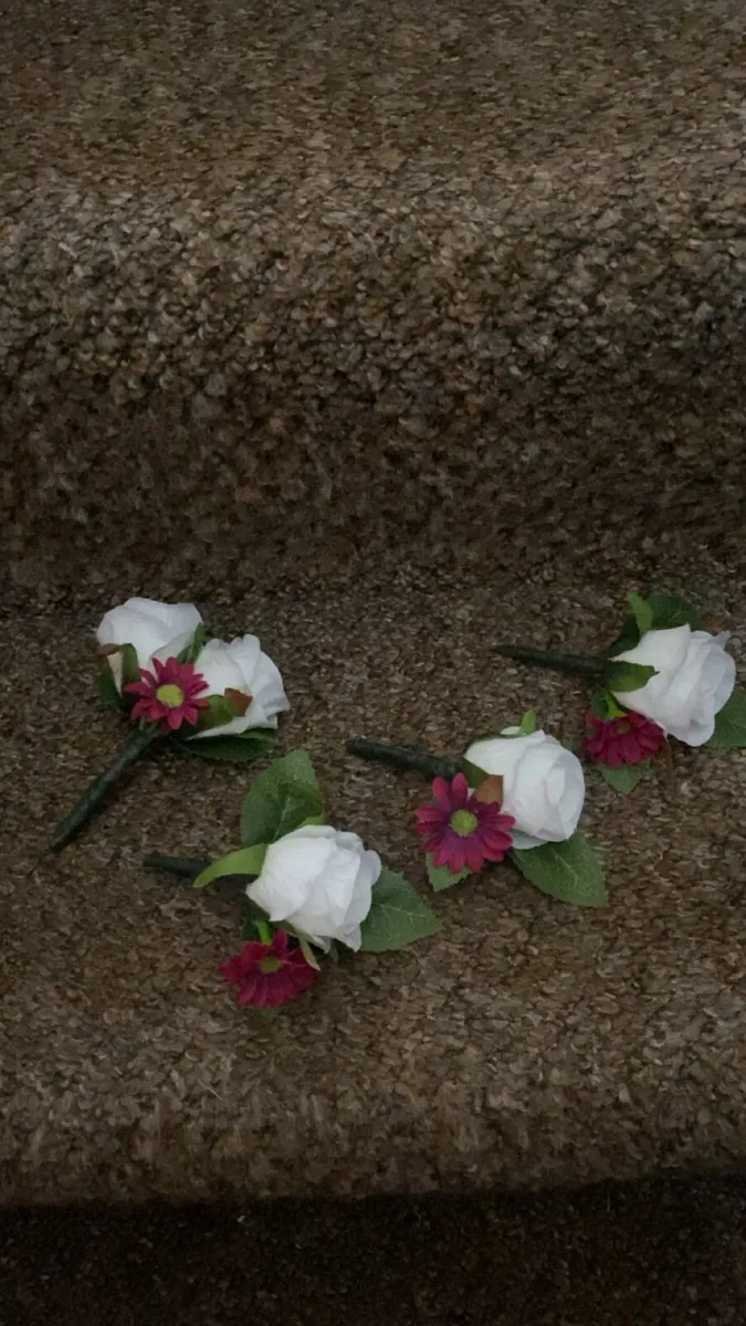 Wedding Bouquets, Flowers and Accessories - Image 3