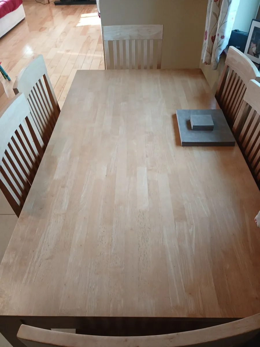 Table and 6 chairs - Image 1
