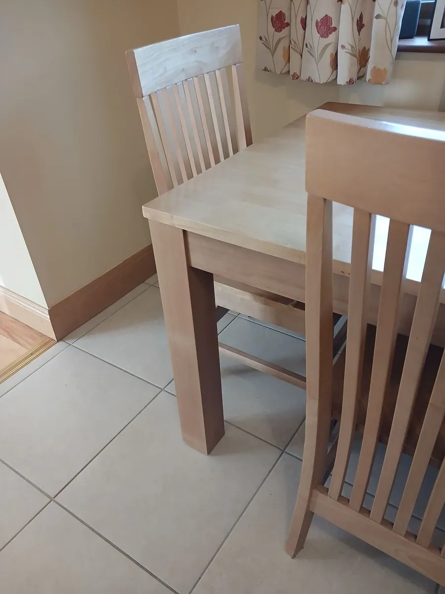Table and 6 chairs - Image 2