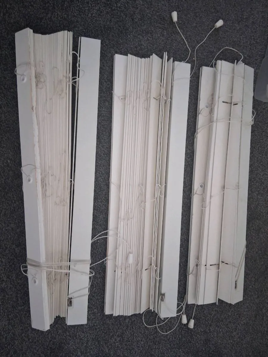 FREE TO GO! Wooden Venetian Blinds - Image 1