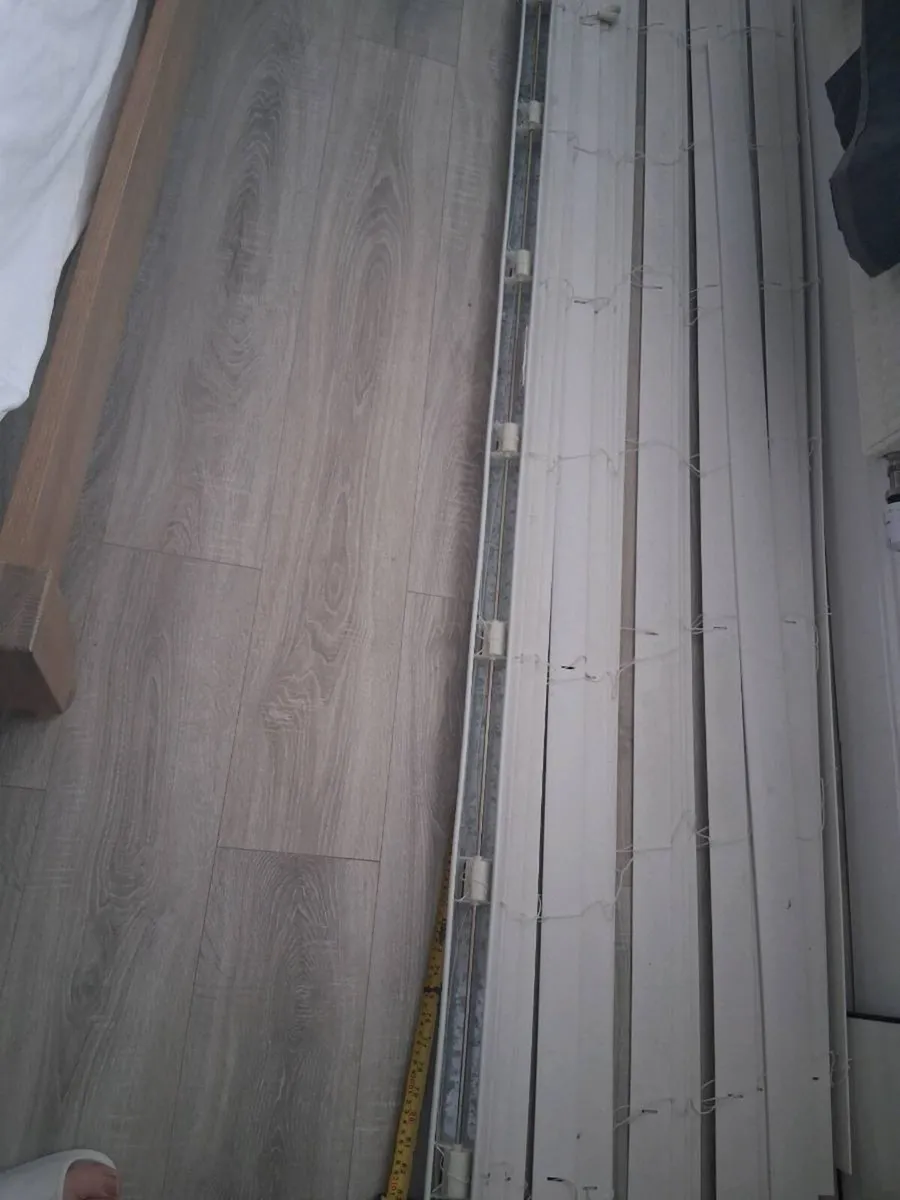 FREE TO GO! Wooden Venetian Blinds - Image 2