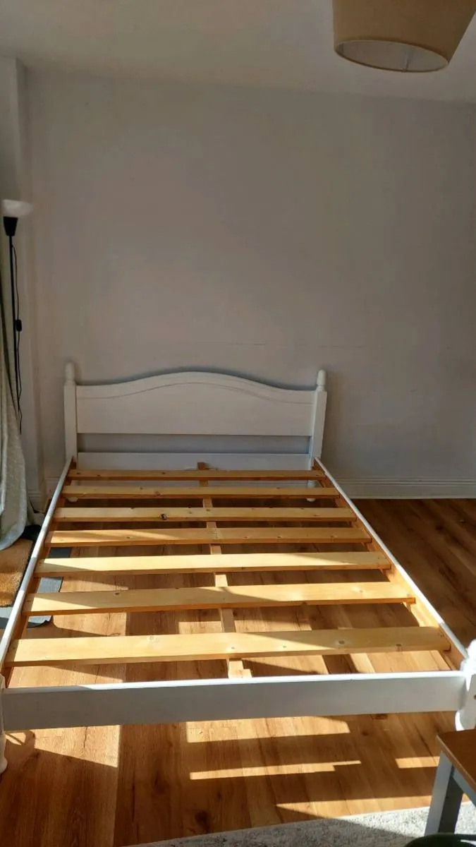 King sized bed - Image 1