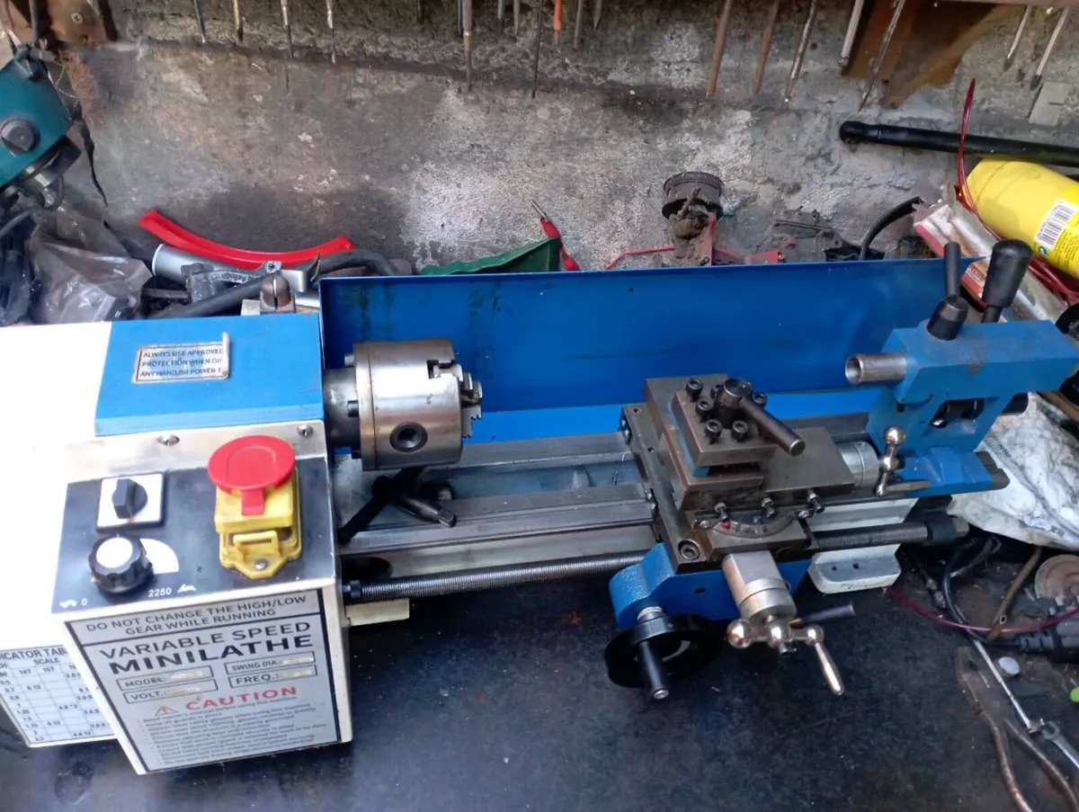 Mini metal lathe - Image 1
