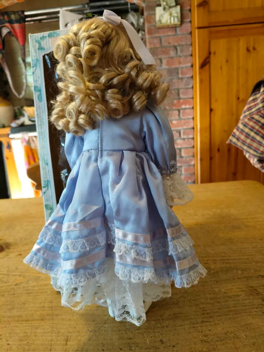 vintage porcelain collector doll, from the 1980s. - Image 3