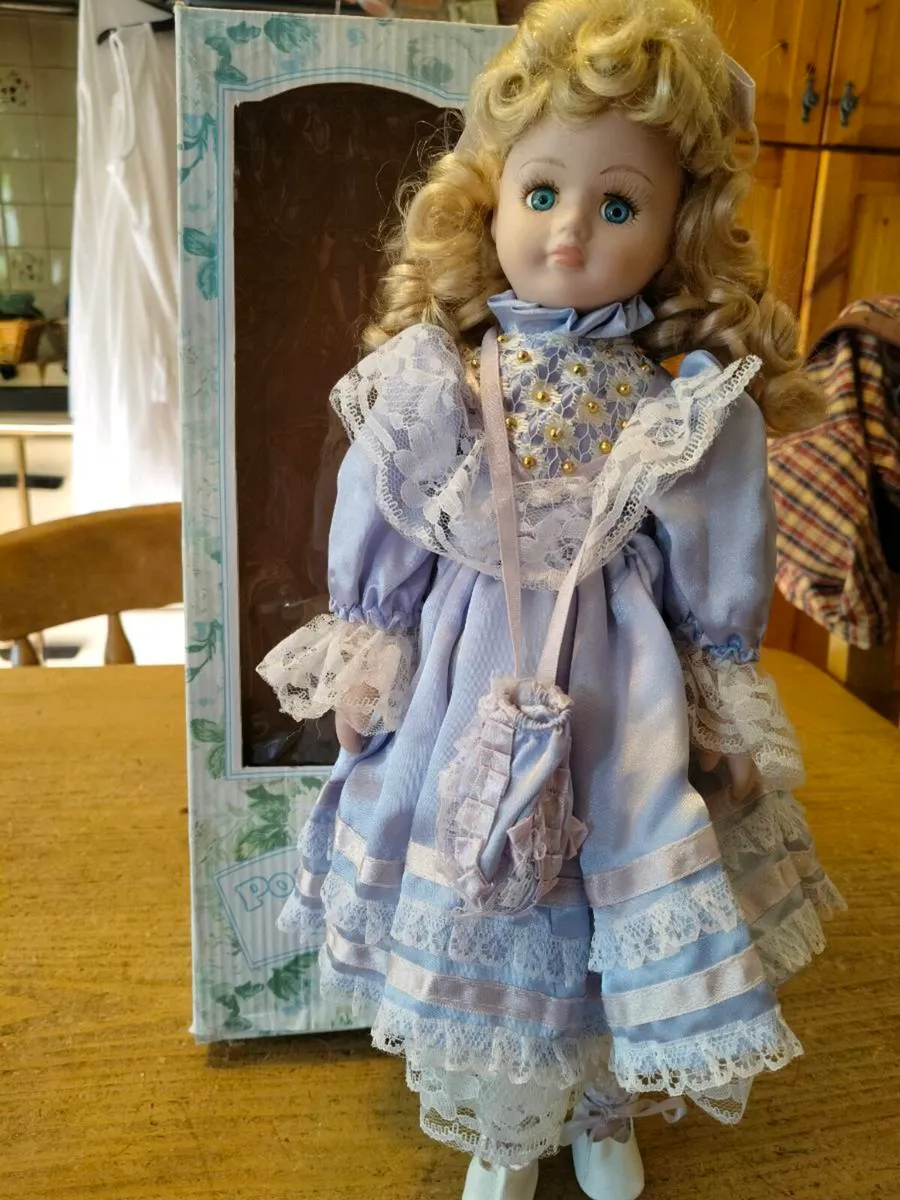 vintage porcelain collector doll, from the 1980s. - Image 2