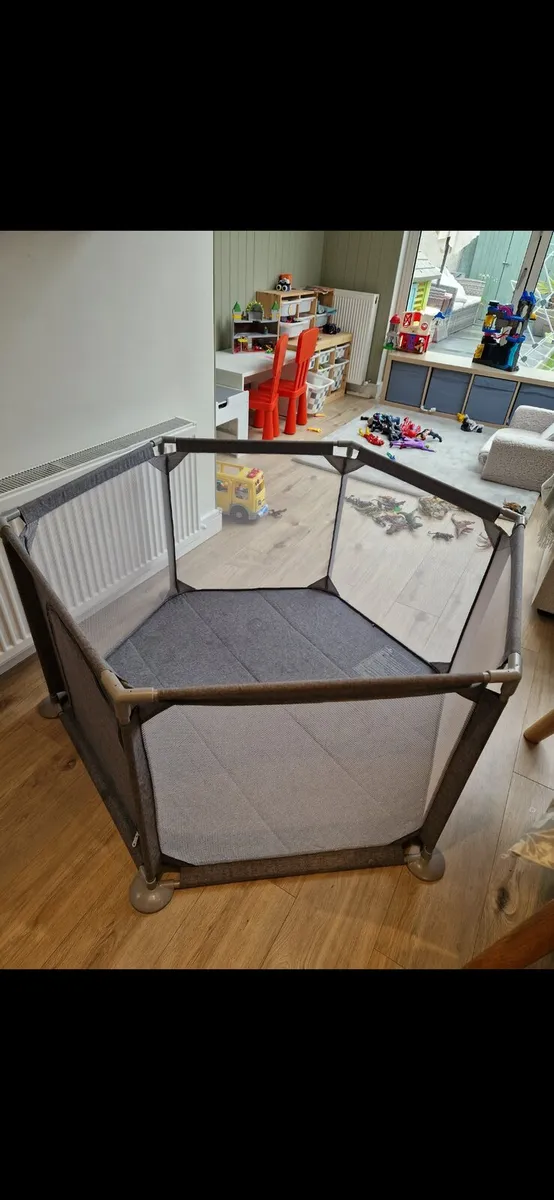 Baby playpen - Image 1