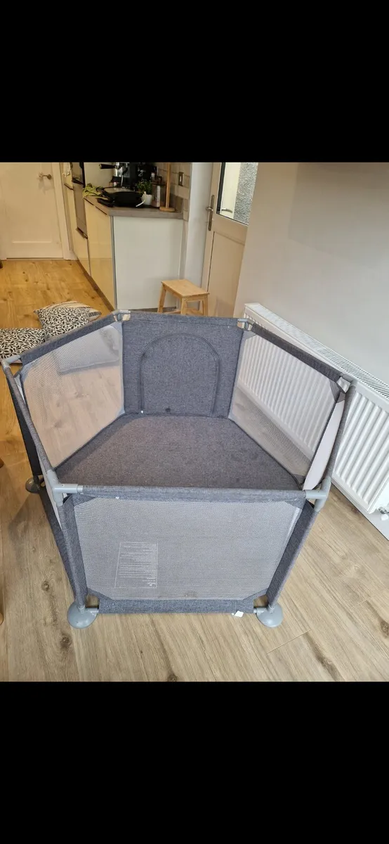 Baby playpen - Image 2