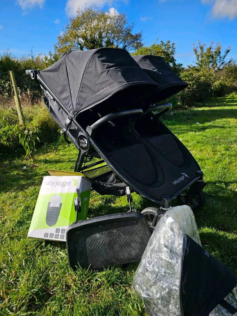 Baby Jogger GT2 Double with accessories - Image 4