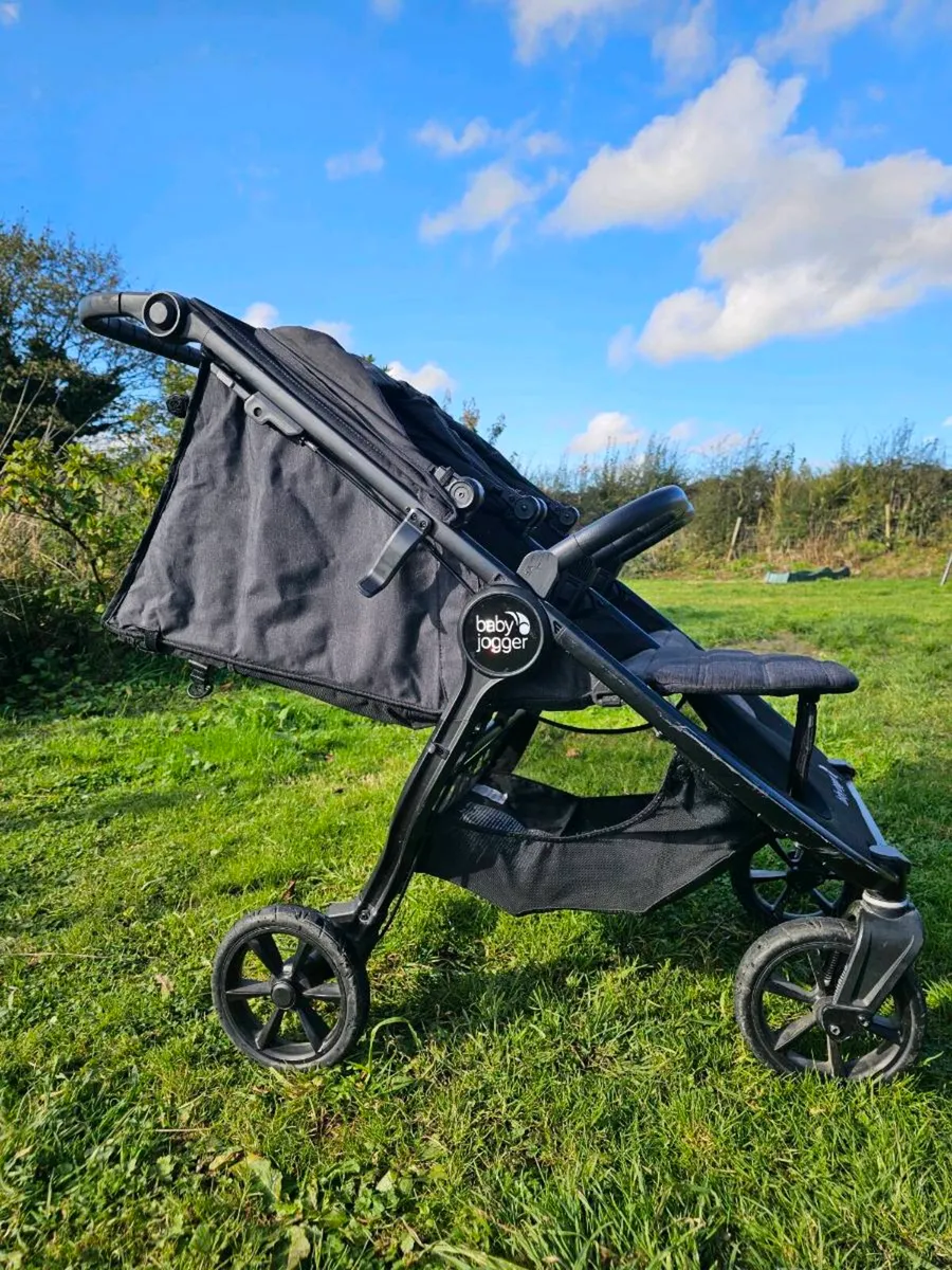 Baby Jogger GT2 Double with accessories - Image 3