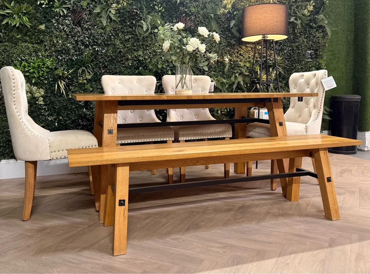 Solid oak dining table, 4 chairs & bench (Ex-displ - Image 2
