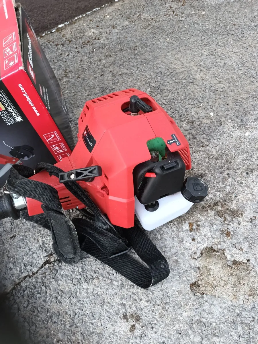 Petrol strimmer - Image 1