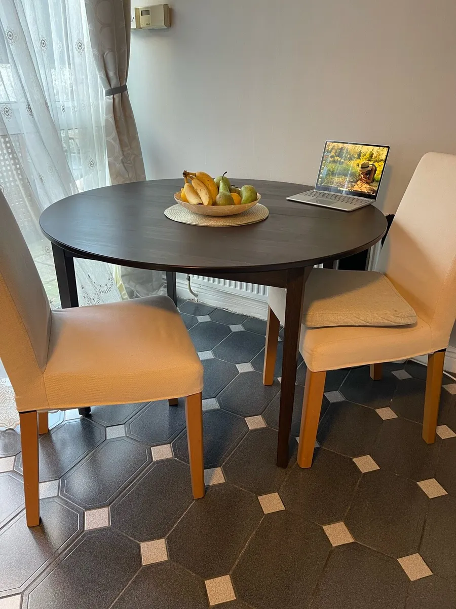Dining table - Image 1
