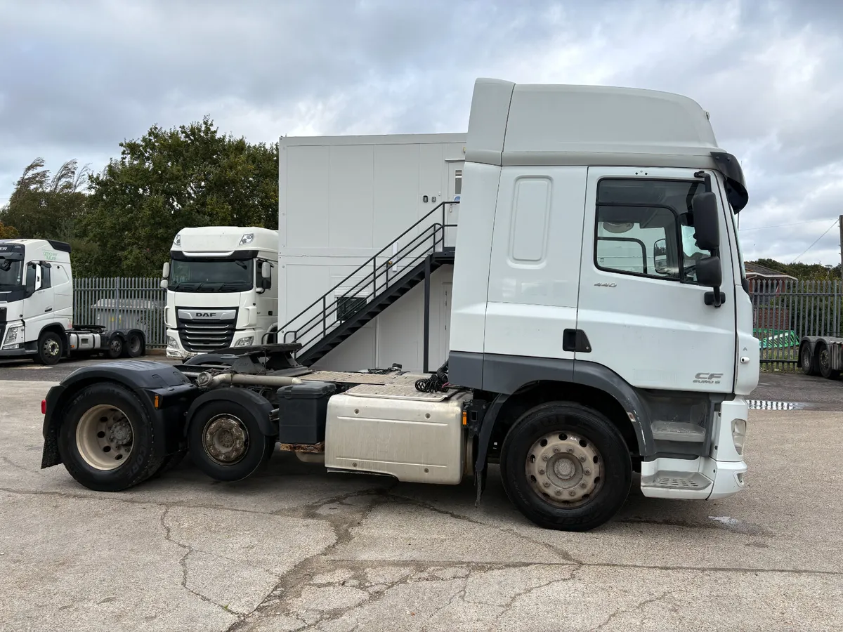 ONLY 411K KMS! DAF CF440 ONE OWNER - Image 3