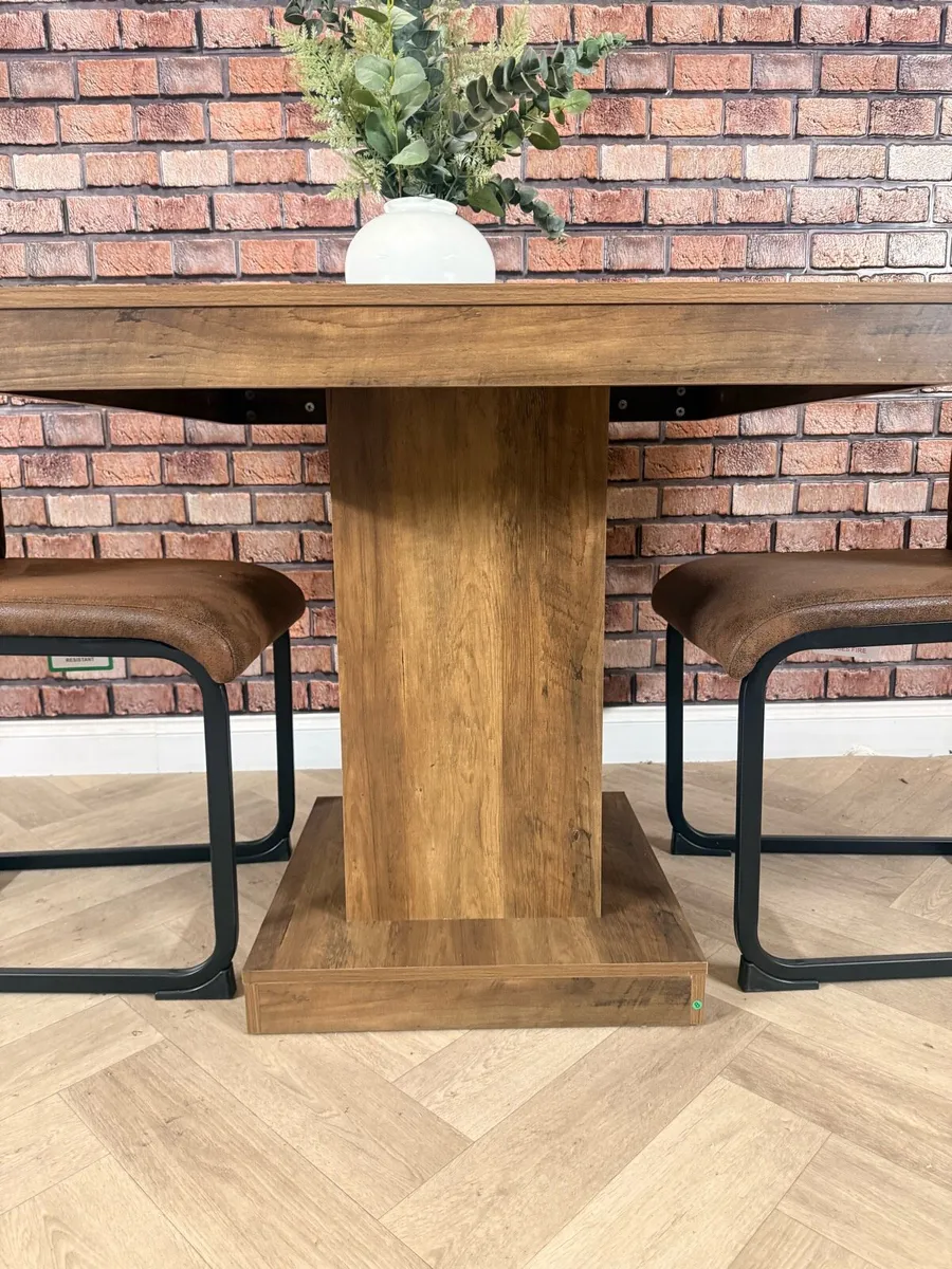 New* Pedestal base dining table with 2 chairs - Image 3