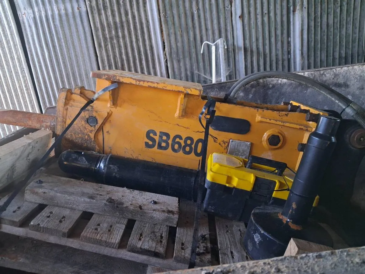 4= to 6 ton post driver and breaker - Image 2