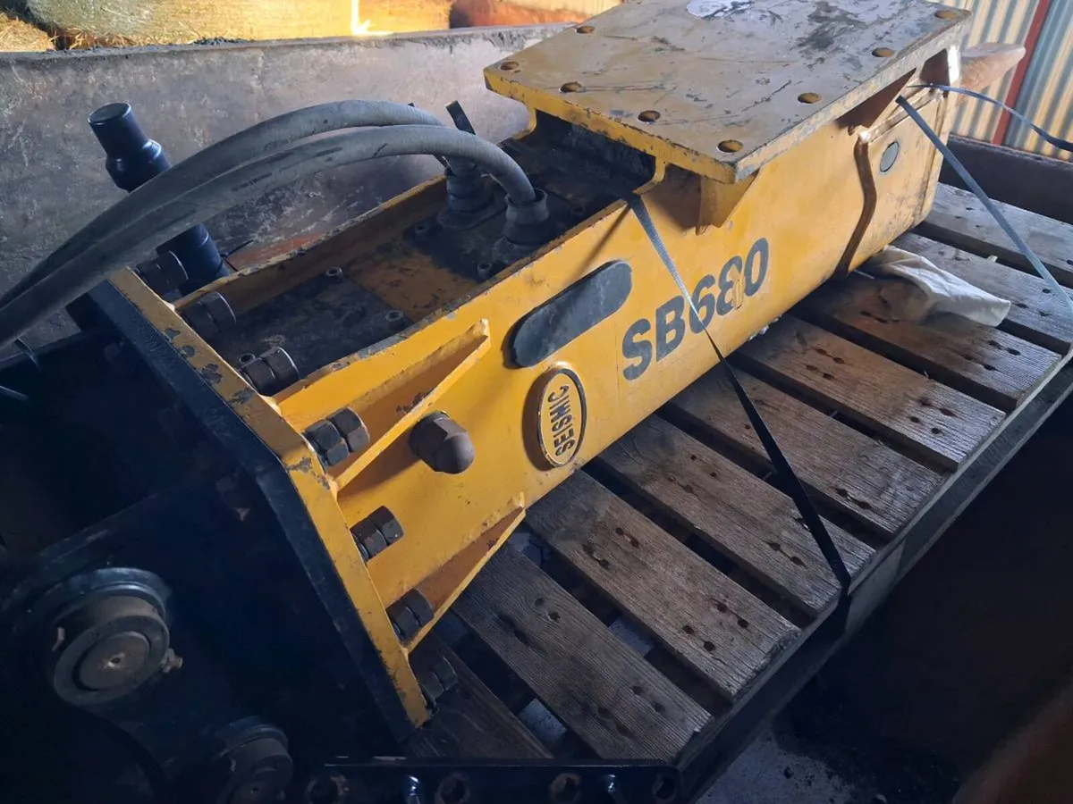 4= to 6 ton post driver and breaker - Image 3
