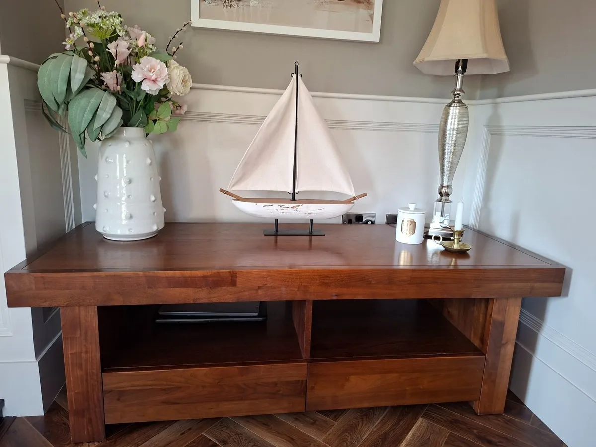 TV Unit - Image 1