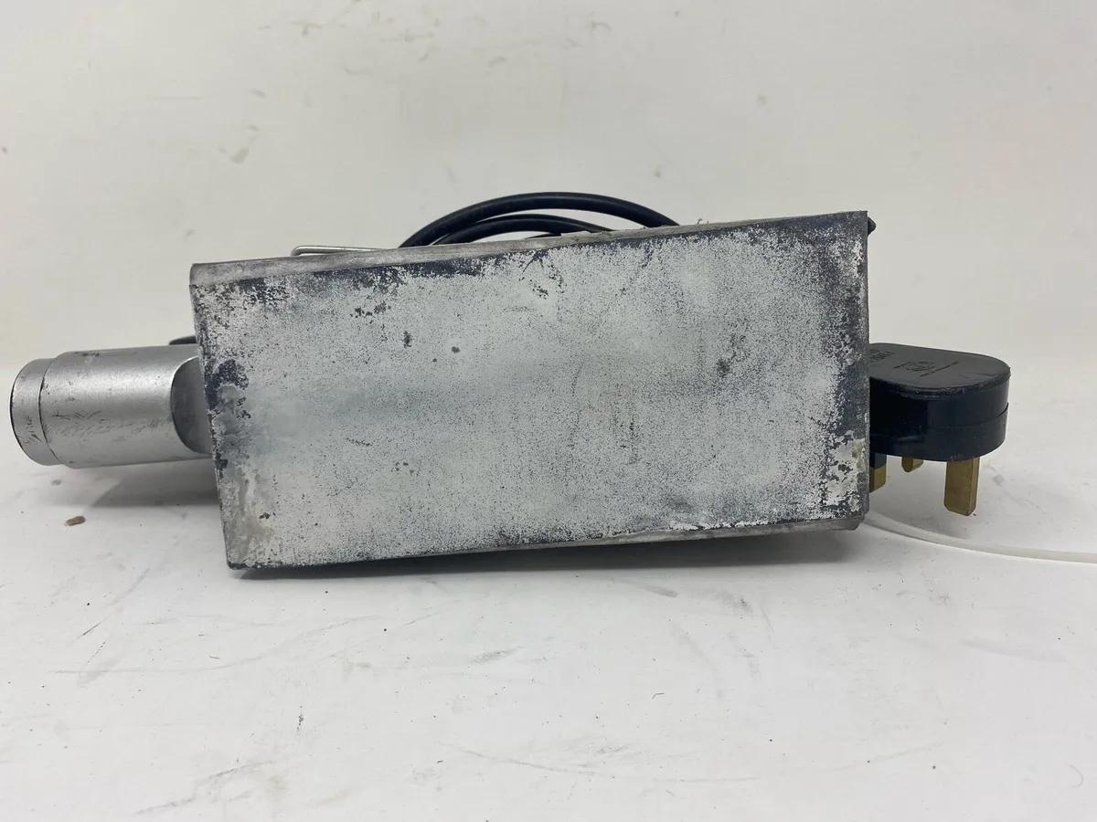 Challenge 1/3 Sheet Finishing Sander Corded Sander - Image 3