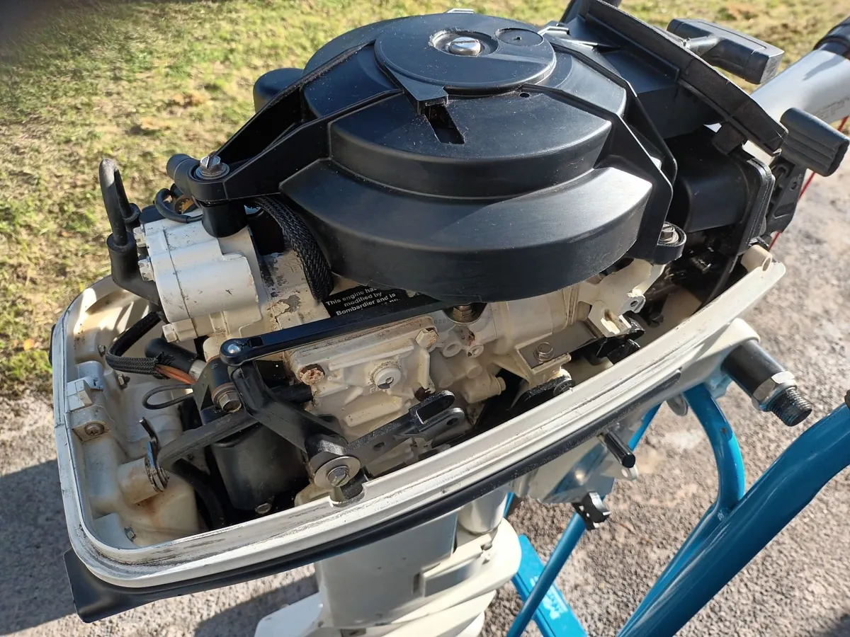 Johnston 10hp Outboard motor - Image 3