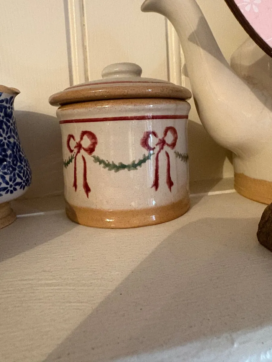 Nicholas Mosse swag and bow jar - Image 1