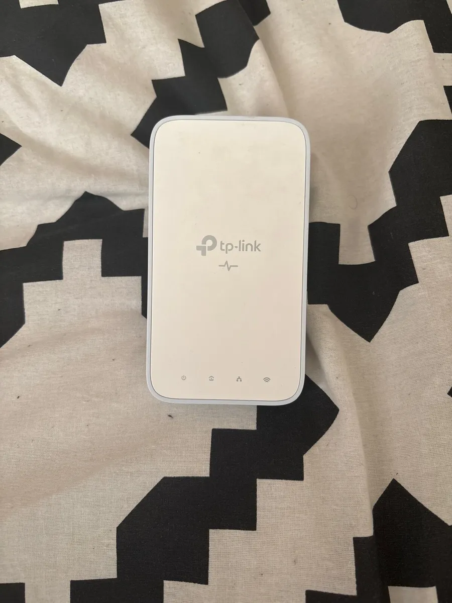 Tp link WiFi booster - Image 1