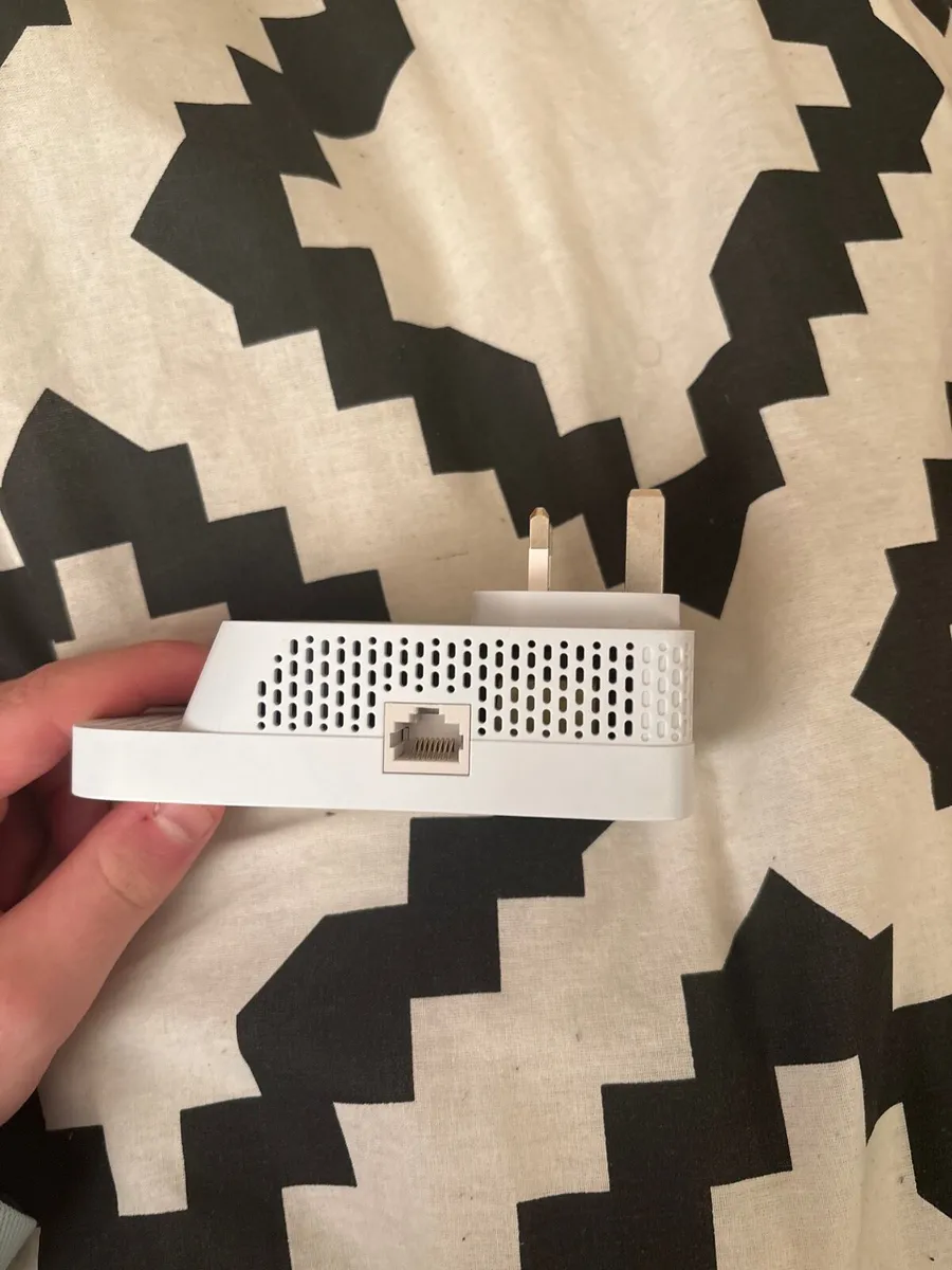 Tp link WiFi booster - Image 3