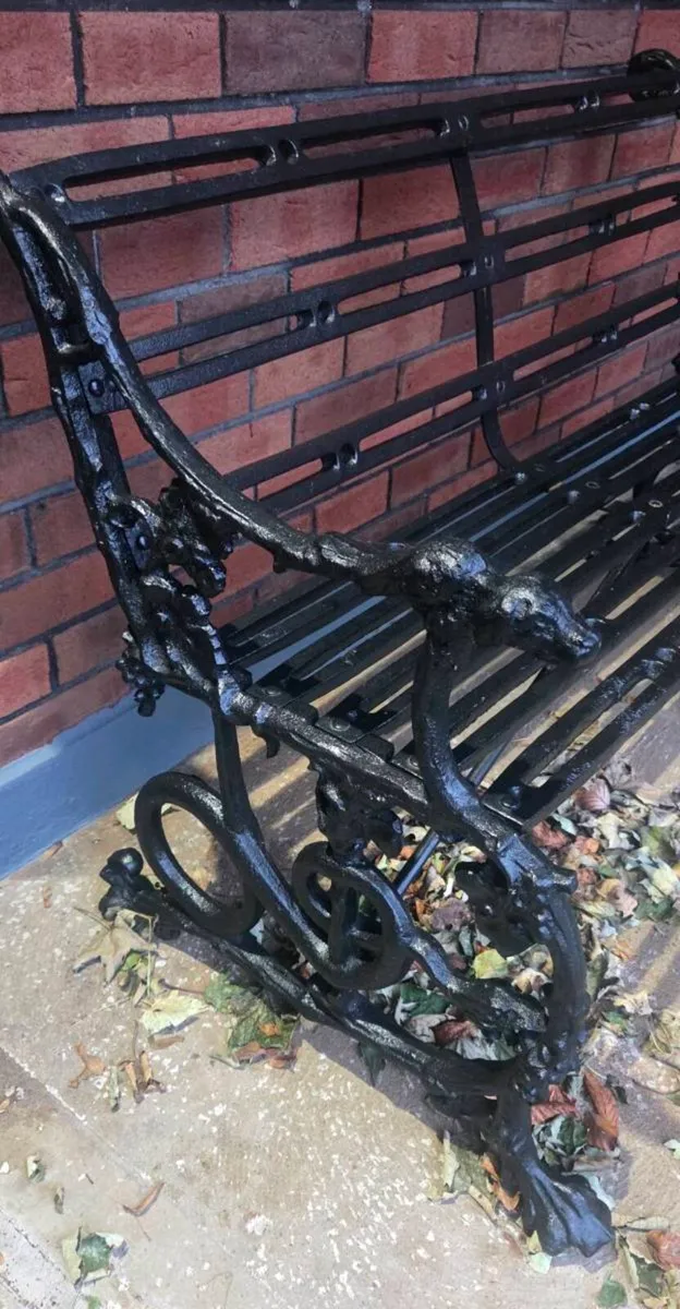 Garden   bench  solid  cast iron very very heavy - Image 3