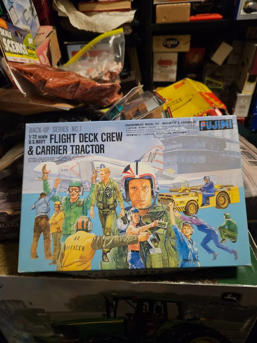 Airfix Fujimi Carrier Flight Deck and Tractor - Image 1