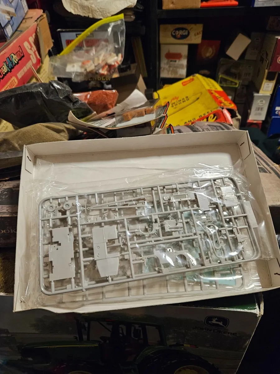 Airfix Fujimi Carrier Flight Deck and Tractor - Image 2