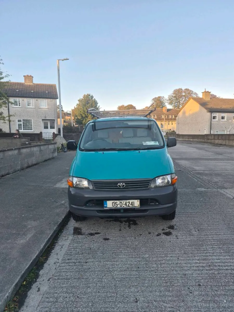 2005 toyota hiace - Image 1