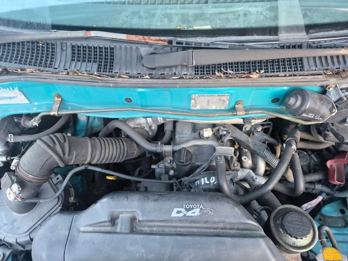 2005 toyota hiace - Image 3