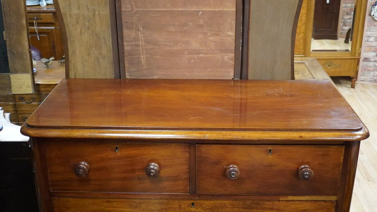 Victorian Mahogany Chest of Drawers - Image 3
