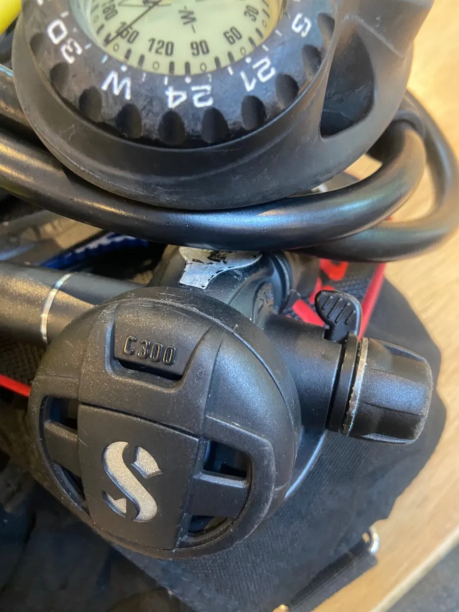 Scubapro Scubadiving Regulator + BCD - Image 4