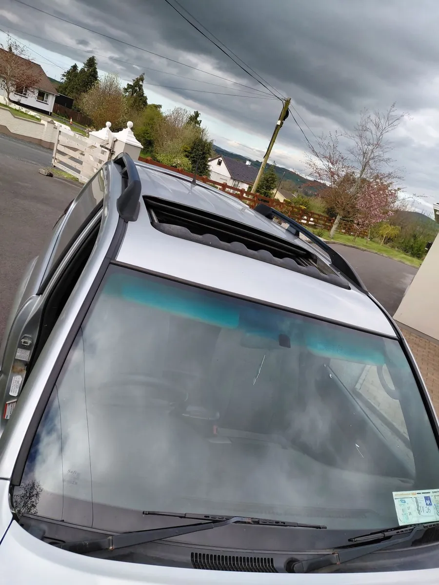 Toyota Land Cruiser 2004 - Image 3
