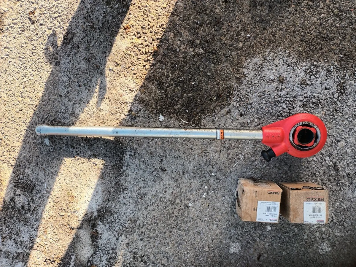 Manual thread cutter wrench and dies - Image 3
