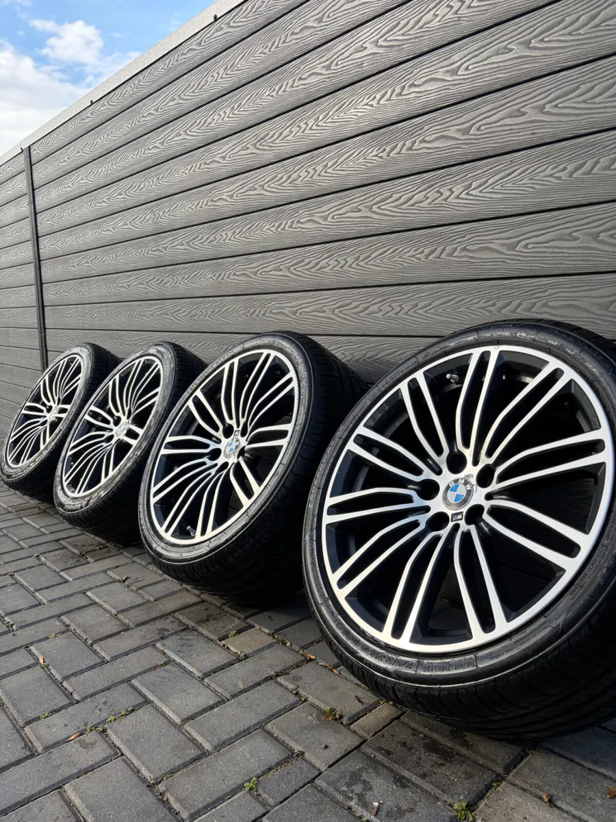 19” GENUINE BMW 3,5 SERIES ALLOY WHEELS & TYRES - Image 1